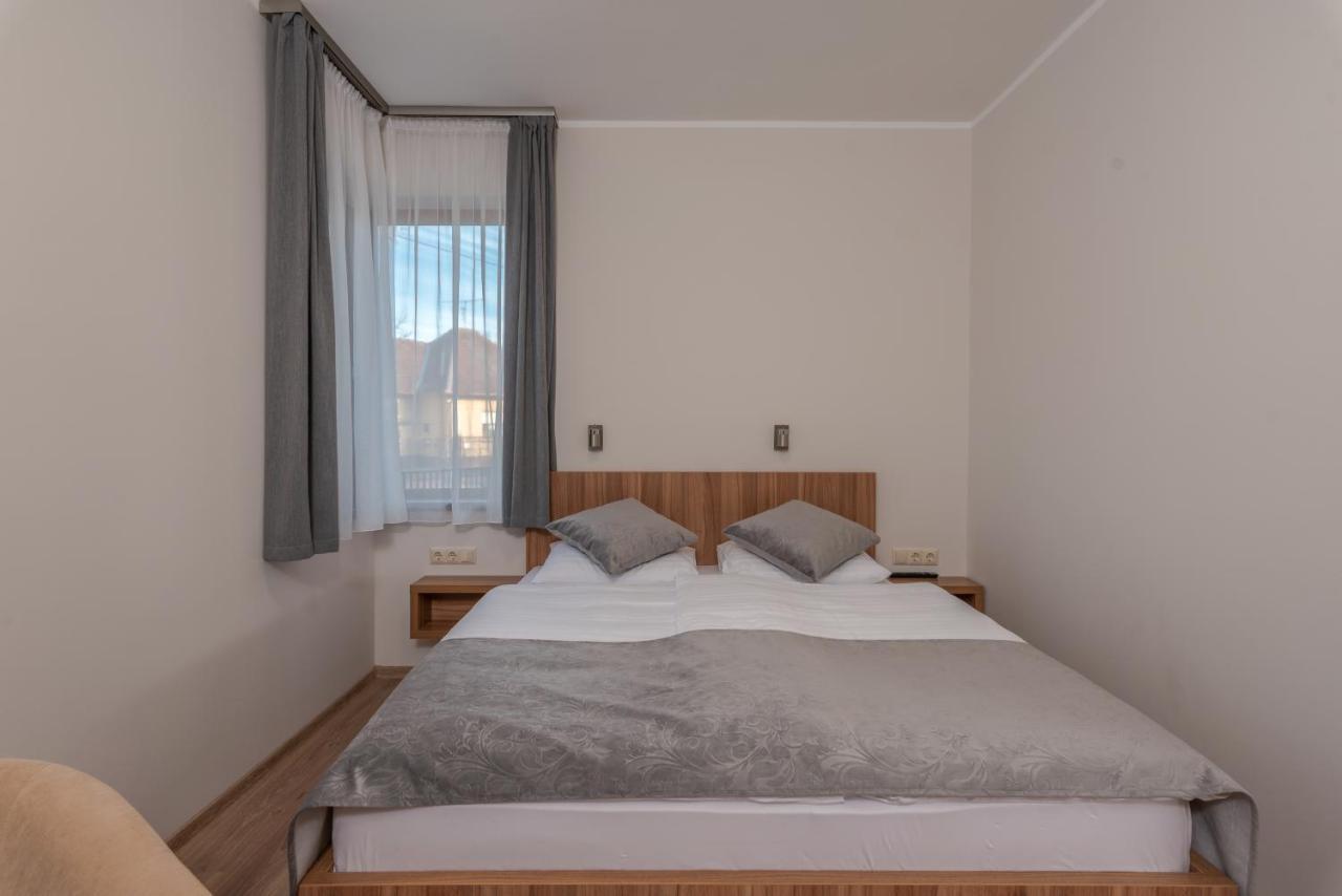 Hidfo Apartman-Nyugalom Szigetei Gyula Exterior photo