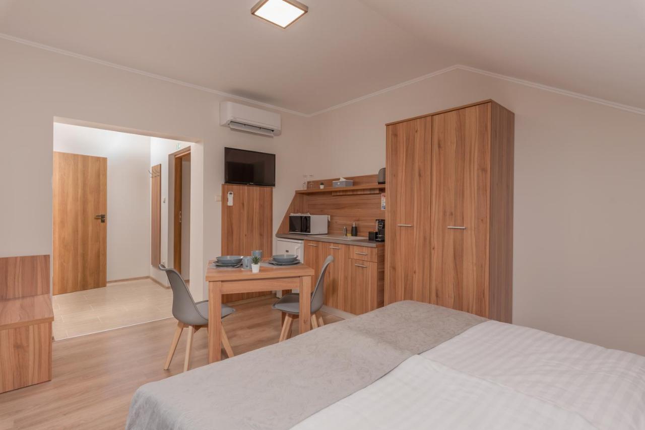 Hidfo Apartman-Nyugalom Szigetei Gyula Exterior photo